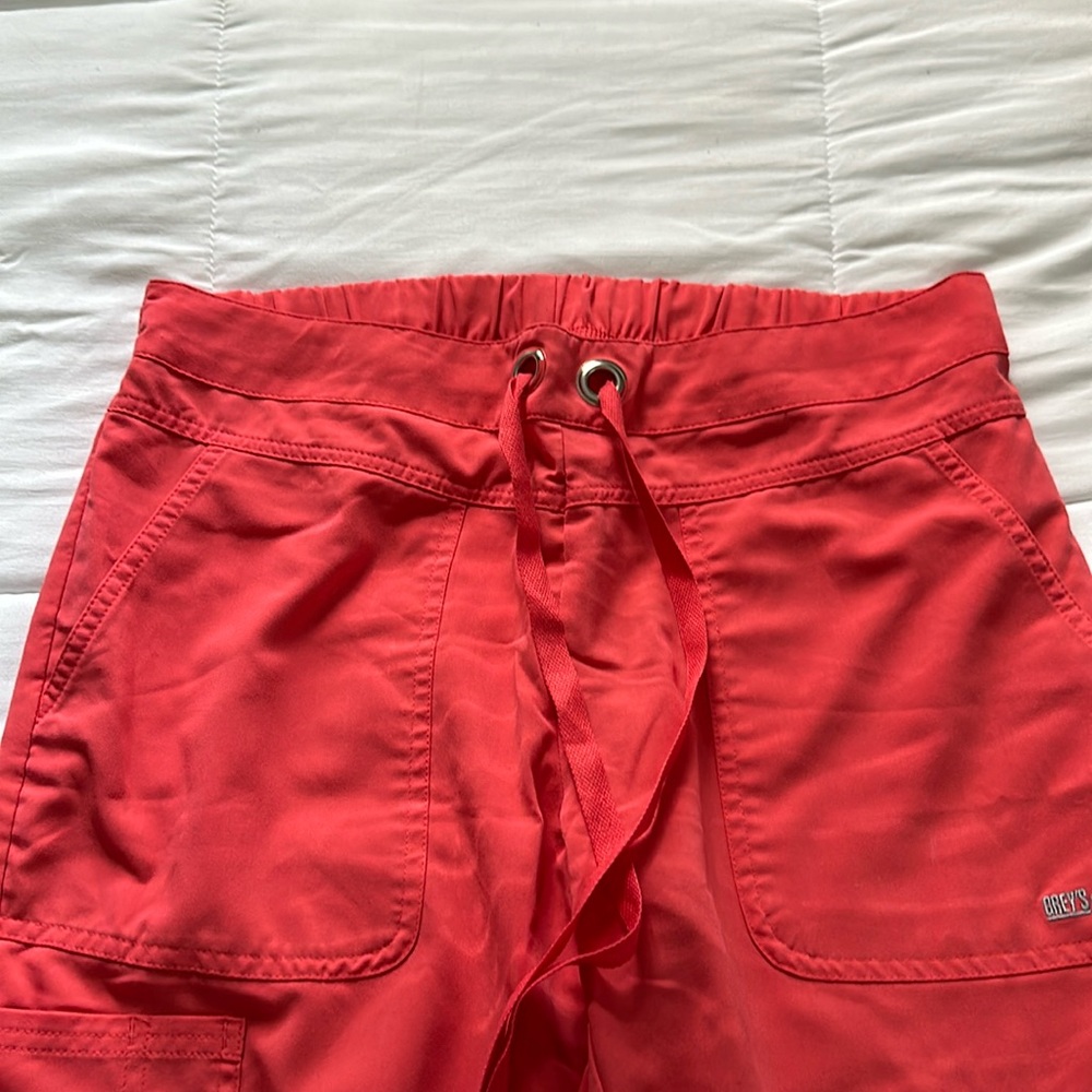 S Short Grey’s Anatomy Scrub Pants